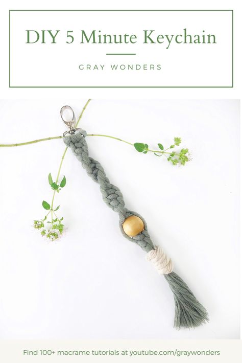 Easy Macrame Keychain, Gathering Knot, Keychain Diy Easy, Knot Keychain, Macrame Tutorials, Simple Macrame, Macrame Keychain, Diy Braids, Market Bags