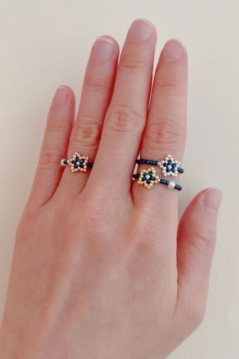 Star Bead Pattern, Beaded Ring Diy, Beaded Ring Patterns, Beads Ring Ideas, Bead Rings Diy, Beaded Ring Ideas, Beaded Rings Patterns, Beaded Rings Tutorials, Bead Bracelet Tutorial