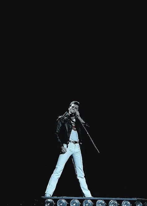 Freddie Mercury Quotes, Gif Wallpaper, Queens Wallpaper, King Of Queens, Freddy Mercury, We Are The Champions, Its A Mans World, Queen Freddie Mercury, John Deacon