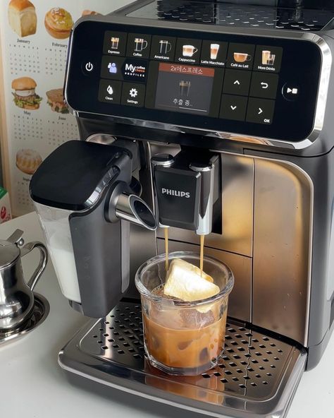 Machine Aesthetic, Coffee Board, Coffee Shop Aesthetic, Best Coffee Maker, Home Coffee Bar, Coffee Obsession, Coffee Corner, Aesthetic Coffee, Cute Home Decor