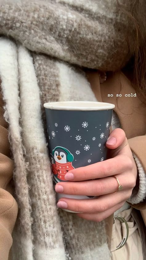 Coffee Christmas Aesthetic, Cozy Warm Aesthetic, Coffee In Winter, Slow Christmas, Holidays Recipes, Warm Aesthetic, Christmas Cozy, Christmas Preparation, I Love Winter