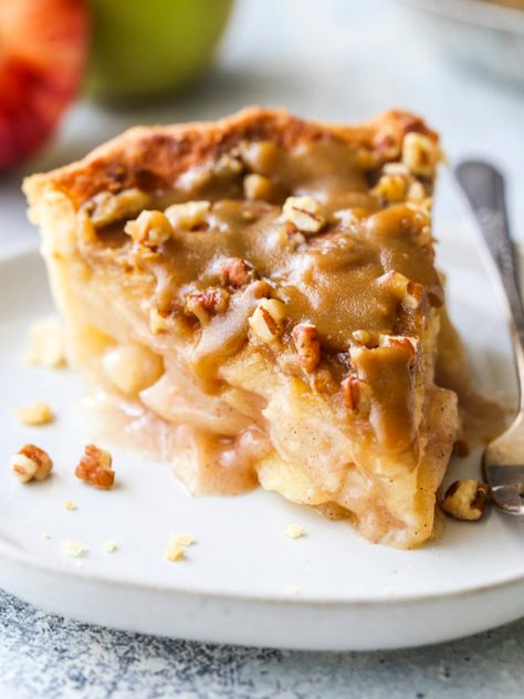 Pear Pecan Pie, Honeycrisp Apple Pie Recipe, Apple Pear Pie, Praline Pie, Autumn Desserts, Completely Delicious, Fall Eats, Salted Caramel Apple Pie, Pear Pie