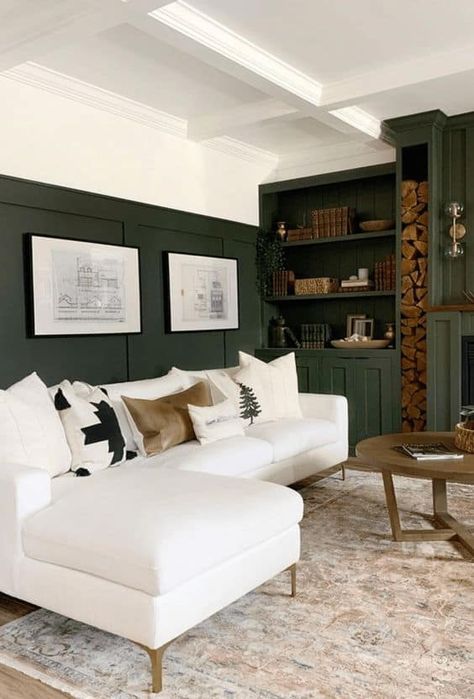 Green Walls Living Room, Dark Green Living Room, Moody Living Room, Green Living Room Decor, Green Accent Walls, Minimalist Living Room Decor, Dark Living Rooms, Sala Grande, Accent Walls In Living Room