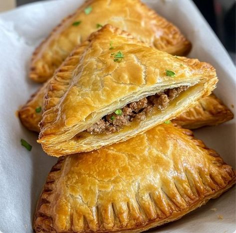 Ground Beef Hand Pies Recipes, Empanada Filling Recipes, Beef And Cheese Empanadas, Ground Beef Empanadas, Empanada Filling, Homemade Ground Beef, Beef Empanadas Recipe, Caribbean Kitchen, Cheese Empanadas