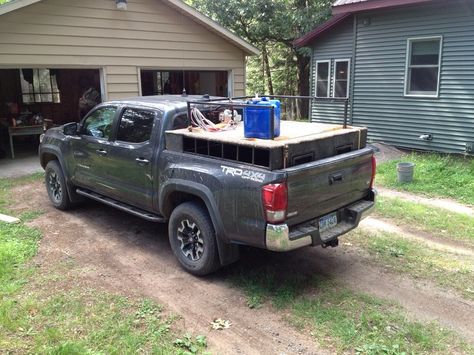 Diy Dog Box For Truck, Dog Box For Truck, Dog House Ideas, Coon Hunting, Dog Box, Things To Build, Chevy Colorado, Rail Road, Hunting Dog