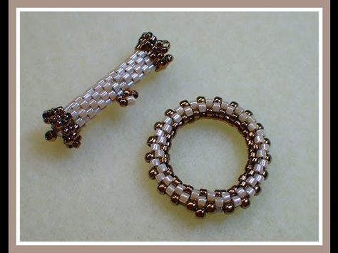 YouTube Beaded Toggle Clasp Tutorial, Beaded Toggle Clasp, Seed Bead Tutorials, Mini Tutorial, Seed Bead Tutorial, Clipuri Video, Beaded Jewelry Patterns, Jewelry Making Tutorials, Seed Bead Bracelets