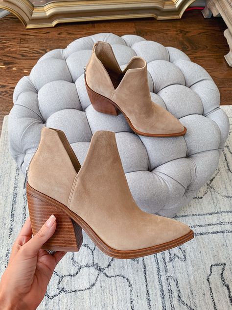 Nordstrom Anniversary Sale Vince Camuto Gigietta Bootie in "Tortilla Suede" Southern Curls And Pearls, Crochet Baby Shoes Pattern, Chunky Heel Booties, Fall Booties, Nordstrom Anniversary Sale, Anniversary Sale, Work Shoes, Chunky Heel, London Fashion Week