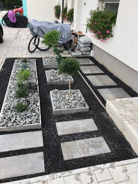 White Rock Garden, Outdoor Yard Ideas, Paver Designs, Zen Garden Design, Planting Design, Potted Plants Outdoor, Classic House Exterior, Front Yard Landscaping Design, Modern Landscaping