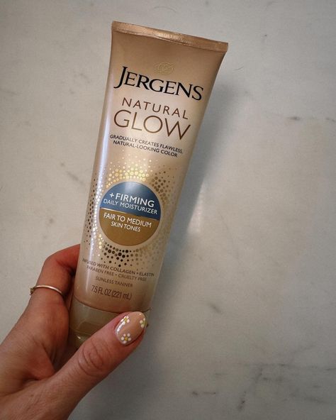 WHO ELSE IS THEIR BEST SELF WITH A LITTLE TAN?✨ #ad You all had asked me to find a good drugstore self tanner & @JergensUS has always been my go to brand for an affordable glow. I’ve used their products for years! The Jergens Natural Glow Moisturizer gives you a flawless, natural looking glow. It’s also firming & helps reduce the appearance of cellulite! 👏🏼It has a light, fresh scent that is really nice & not overpowering, which is key for me– especially right now. I got it @target & have it ... Best Drugstore Self Tanner, Glow Moisturizer, Jergens Natural Glow, Self Tanner, I Got It, Natural Glow, Best Self, Got It, Always Be