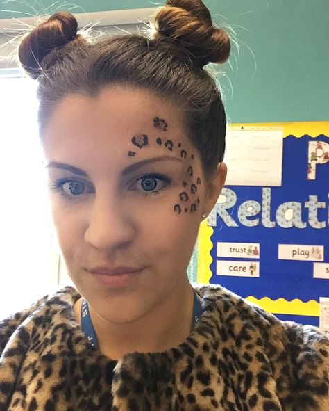 Leopard print face paint make up for world book day Dress Like An Animal Day Spirit Week, Leopard Print Face Makeup, Wild Animal Face Paint, Leopard Print Face Paint, Cougar Face Paint, Cheetah Print Face Paint, Animal Print Face Paint, Safari Dress Up Day At School, Jaguar Face Paint