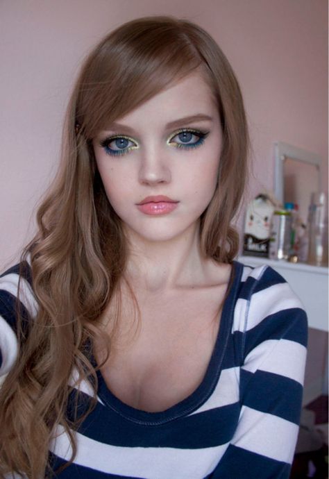 She looks like a doll. Dakota Rose Mascara Bleu, Dakota Rose, Blue Mascara, Real Barbie, Human Doll, Living Dolls, Jolie Photo, Barbie Girl, Beauty And Fashion