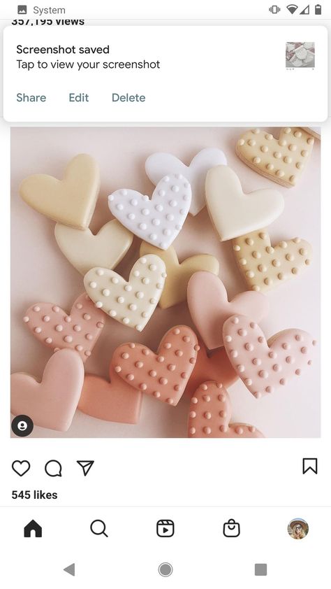 Girly Royal Icing Cookies, Heart Shaped Royal Icing Cookies, Heart Icing Cookies, Easy Valentines Cookies Decorated, Cute Valentines Cookies, Valentine’s Day Sugar Cookies Royal Icing, Valentine’s Cookies Decorated, Heart Sugar Cookies Royal Icing, Sugar Cookies Valentines Day