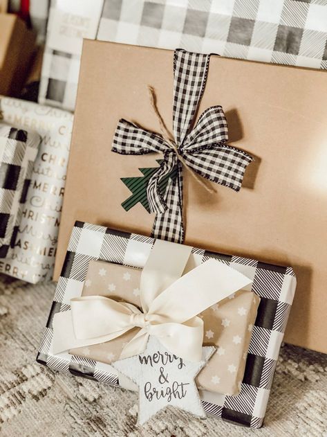 Plaid Gift Wrapping Ideas, Farmhouse Christmas Wrapping Ideas, Christmas Wrapping Paper Ideas, Cottage Style Christmas, Buffalo Plaid Wrapping Paper, Wrapping Paper Ideas, Plaid Gift Wrapping, Farmhouse Holiday, Style Cottage