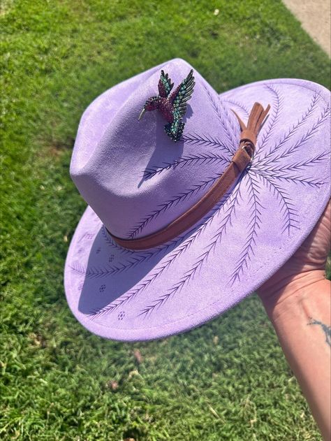 Wide Brim Fedora Outfit, Burnt Hat, Cowboy Hat Crafts, Fedora Outfit, Fedora Hat For Women, Hat Burning, Hat Inspiration, Custom Cowboy Hats, Hat Western