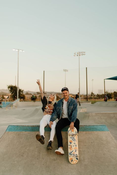 Skatepark Engagement Photos, Skateboard Maternity Photos, Skate Park Couple Photoshoot, Skate Couple, Skatepark Photoshoot, Skateboarding Couples, Skateboard Wedding, Alternative Engagement Photos, Skater Couple