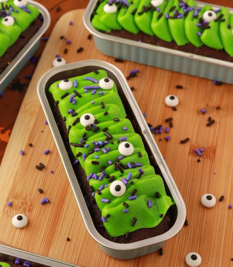 Halloween Mini Tin Cakes, Cake Tins Mini, Mini Loaf Cakes Halloween, Mini Loaf Cakes Decorated, Mini Cake Loaf Ideas, Mini Cake Tin Recipes, Mini Loaf Tin Cakes, Halloween Mini Cakes Ideas, Easter Mini Cakes