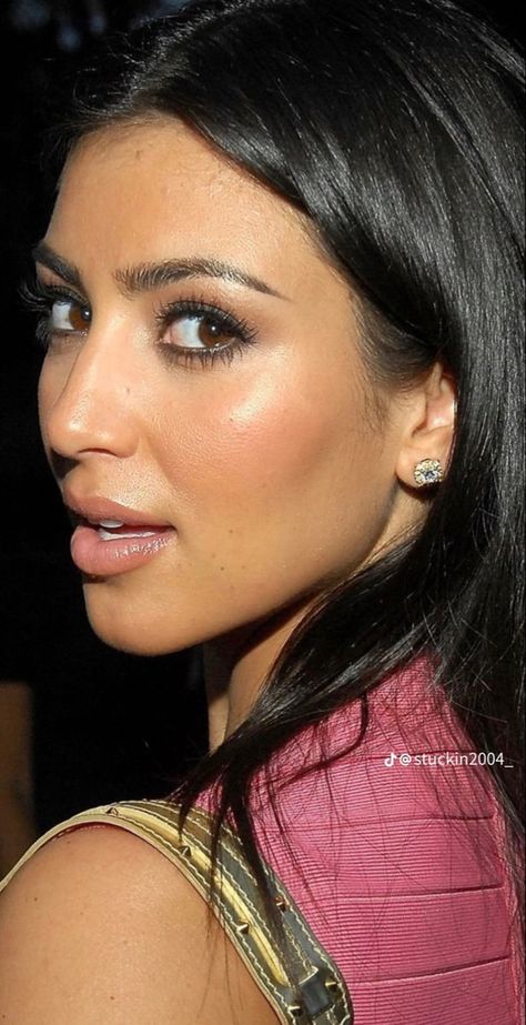 Kim Kardashian Early 2000s Makeup, Kim Kardashian Nose Job, Kim K 2000s Makeup, Kim Kardashian Side Profile, Kim K Makeup Tutorial, Kim Kardashian 2000's Makeup, Kim Kardashian Before Surgeries, Kim Kardashian Makeup 2000s, 2000s Skincare