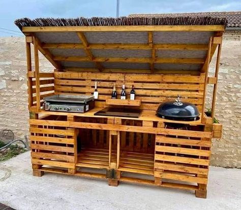 Pallet Wood Projects, Outdoor Pallet Projects, Pallet Furniture Plans, Outdoor Grill Station, Diy Wood Pallet Projects, Christmas Patio, Pallet Kitchen, Pallet Patio Furniture, Diy Bbq