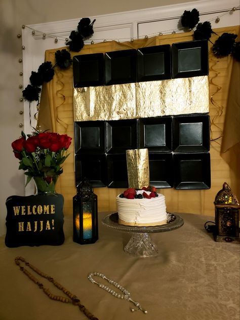 Hajj Party - welcome back, hajj mubarak! Umrah Return Gift Ideas, Hajj Party Ideas, Hajj Mubarak Decoration Ideas, Hajj Decorations, Hajj Mubarak Decoration, Hajj Party, Welcome Ideas, Hajj Mubarak, Photo Booth Background