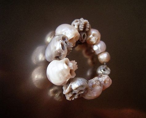 Unique Skull Jewelry Carved From Actual Pearls Is Badass Creepy -  #handcraft #jewelry #pearls #skull #unique Anatomical Jewelry, Carved Pearl, Crystal Horn, Horn Pendant Necklace, Gothic Steampunk, Moon Pendant Necklace, Skull Carving, Skull Jewelry, A Bracelet