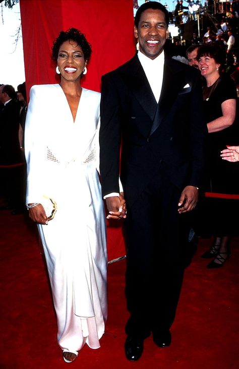 Denzel Washington at the 67th Annual Academy Awards in 1995. Denzel Washington Wife, Denzel Washington Family, 90s Red Carpet, Actor Denzel Washington, Grey Sweatsuit, Essence Festival, Hollywood Homes, Best Love Stories, Denzel Washington