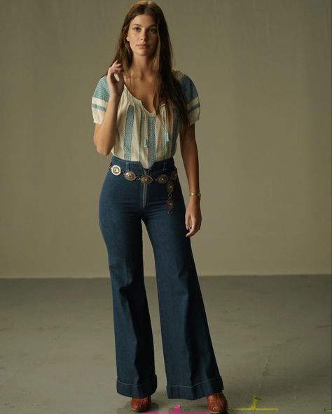 70’s Outfit, 70 Outfits, Daisy Jones And The Six, Outfits 70s, Camila Morrone, Mode Hippie, 70s Inspired Fashion, Sam Claflin, Daisy Jones