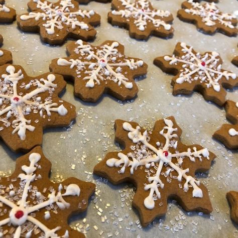 Classic Gingerbread Cutouts Gingerbread Cutouts, Icing For Gingerbread Cookies, Xmas Treats, Snowflake Cookies, Christmas Foods, Gingerbread Recipe, Christmas Tradition, Cookie Frosting, Cookie Icing