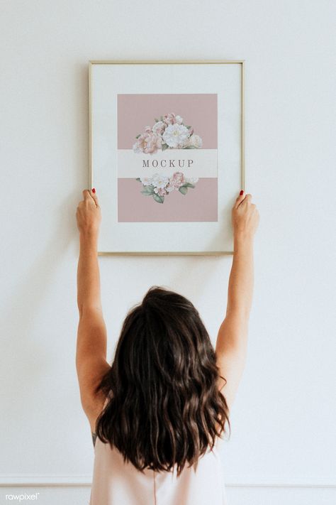 Curator hanging floral art frame mockup on the wall | premium image by rawpixel.com / McKinsey Caricature Ideas, Frame Gallery Wall, Mockup Ideas, Gallery Wall Mockup, Mockup Wall, Wall Mockup, Art Biz, Mockup Frame, Floral Border Design