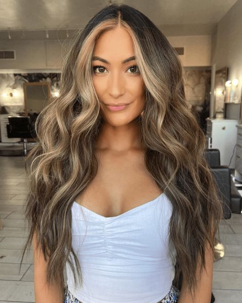 31 Stunning Low Maintenance Balayage Ideas For Brunette Hair Low Maintenance Balayage, Brunette Roots, Balayage Ideas, Balayage Technique, Rich Brunette, Dimensional Color, Beautiful Hair Color, Balayage Brunette, Balayage Highlights