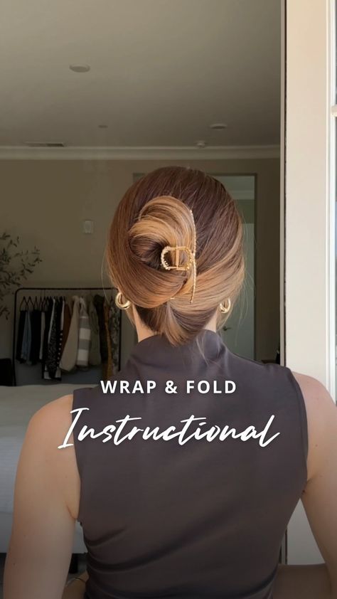 Nichole Ciotti | Breaking down how to do my recent claw clip bun 💁‍♀️ #hair #hairtutorial #updo #hairstyles | Instagram Easy Updos For Medium Hair With Claw Clip, Claw Clip Hairstyles Wedding, Hair Bun With Claw Clip, Claw Clip Updo Medium Hair, Quick Work Hairstyles For Long Hair, Messy Claw Clip Hairstyles Short Hair, Cute Work Updos, Claw Clip Updo Long Hair, Fancy Claw Clip Hairstyles