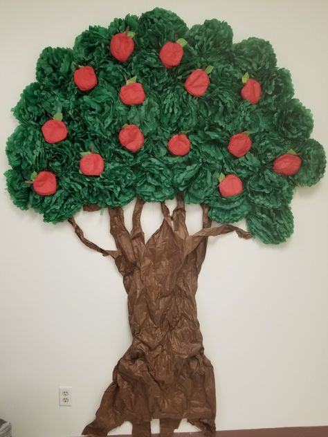 -Butcher paper -Tissue paper -Stapler -Scissors -Tape  #papercraft  #papertree #wallhangingcraftidea #DIY #Walldecor #Appletree #tree #classroomidea #backtoschool #classroomdecor  https://youtu.be/UnkQ66Jhr3U How To Make A Tree Out Of Butcher Paper, Butcher Paper Tree Classroom, Diy Paper Tree Classroom, Making A Tree Out Of Paper, Tissue Paper Tree Craft, Butcher Paper Tree, Paper Tree On Wall, Paper Tree Diy, Tree Out Of Paper