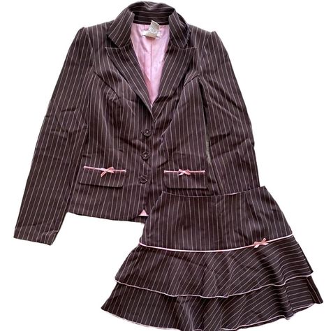 Pink And Brown Outfits For Women, Pink And Brown Clothes, Pinstripe Skirt Outfit, Fame Outfits, Pink And Brown Outfit, Y2k Outfits Pink, Pink Skirt Outfits, Brown Tights, Pink Pinstripe