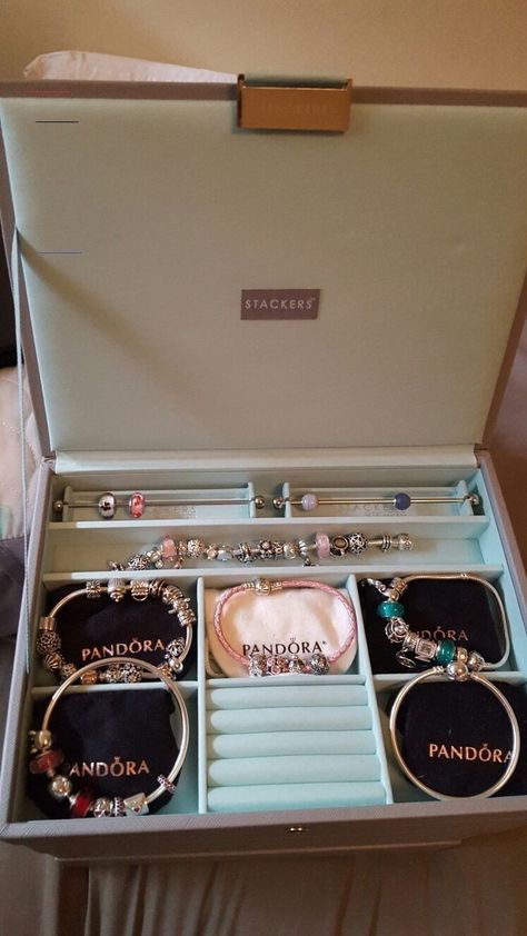 Stackers Jewelry Boxes, Pandora Jewellery Boxes, Jewellery Box Aesthetic, Jewellery Pandora, Pandora Bracelet Charms Ideas, Pandora Bracelet Designs, Stackers Jewellery, Pandora Jewelry Charms, Kevin Gates