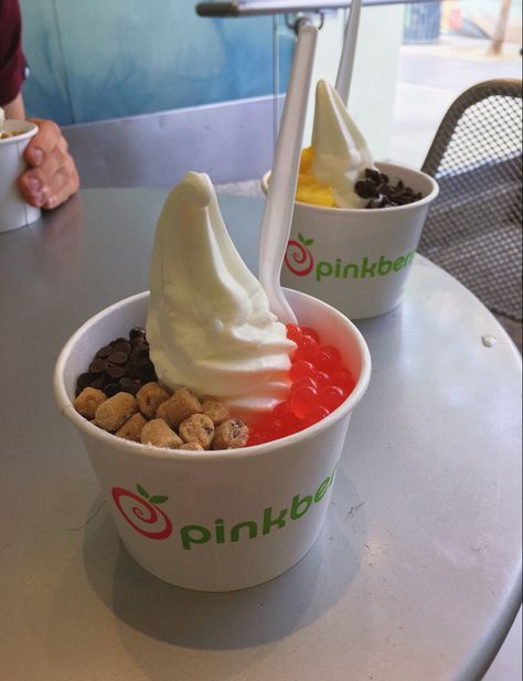 Pinkberry Aesthetic, Frozen Yougart Aesthetic, Frozen Yoghurt Aesthetic, Froyo Aesthetics, Frozen Yogurt Aesthetic, Helado Aesthetic, Pinkberry Frozen Yogurt, Summer Aura, America Los Angeles