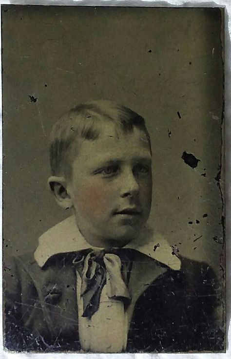 Morgan Earp--- Tintype of a preteen Morgan. Morgan Earp, Old West Outlaws, Wyatt Earp, Real Cowboys, Doc Holliday, Western Life, Home On The Range, Historic Photos, Cowboy And Cowgirl