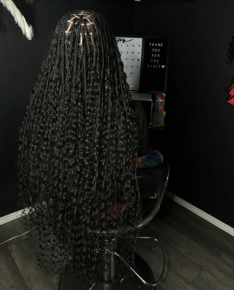 OBSESSEDDDD❤️‍🔥❤️‍🔥❤️‍🔥 Style: Smedium Bohemian Knotless + Extra 100% Human Boho Curls • • • • #braidstyles #braider #knotlessbraids #wiginstall #mobilebraider #closureinstall #frontalinstall #hairstylist #explorepage #braidinspo #alabamabraider #locs #twostrandtwist #mobileal #styleddbyk Boho Braids Extra Curls, Smedium Knotless With Boho, Labor Braids, Boho Curls, Bohemian Knotless, Boho Knotless, Two Strand Twist, Cute Braided Hairstyles, Hairstyle Inspo