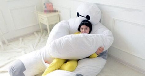 Giant Baymax pillow Kawaii Plushies, Sleeping In Bed, Baymax, Blue Chair, Childrens Beds, Hero 6, Diy Chair, Big Hero 6, Big Hero