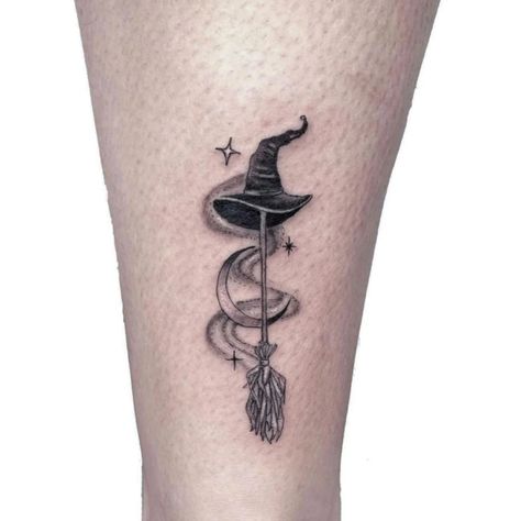 Wickedly Wonderful Witch Hat Tattoo Ideas - Tattoo Glee Witch Hat Tattoo Design, Wicked Musical Tattoo, Crystal Ball Tattoo, Wicca Tattoo, Home Staging Ideas, Oz Tattoo, Boho Plants, Hp Tattoo, Black Cat Tattoos