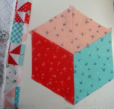 Life in the Scrapatch: Easy Tumbling Blocks ~ Free Tutorial Quilt Basics, Tumbling Blocks Pattern, Tumbling Blocks Quilt, Free Quilt Tutorials, Black And White Quilts, Tumbling Blocks, Quilt Block Patterns Free, Beginner Quilt Patterns, Patchwork Quilt Patterns