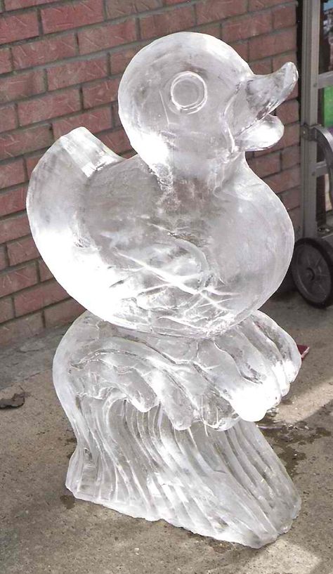 duck ice sculpture -- love it! Ice Sculpture Wedding, Ice Carving, Winter Art Projects, Snow Sculptures, Ice Art, Ice Sculpture, Snow Art, Sand Sculptures, Unique Sculptures