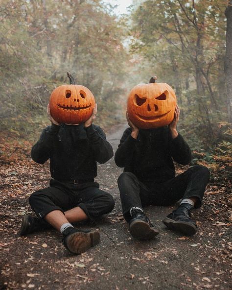 Head Photoshoot, Spooky Halloween Pictures, Pumpkin Heads, Pumpkin Pictures, Lantern Head, Halloween Photography, Halloween Photoshoot, Pumpkin Head, Halloween Photos