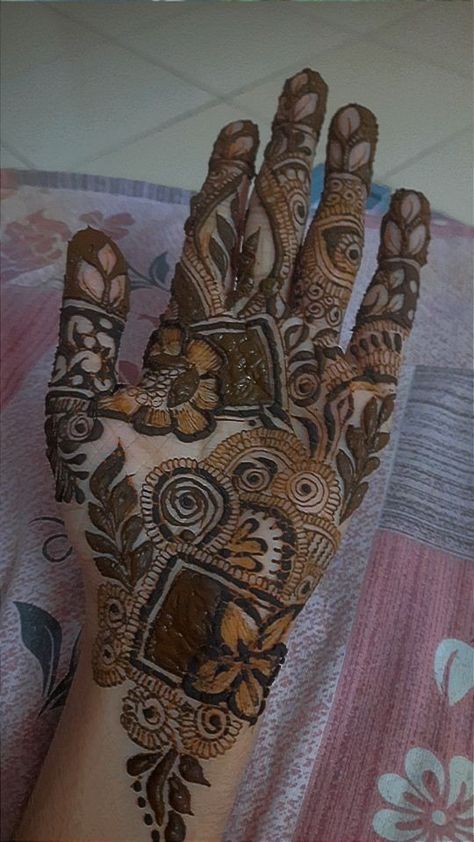 Mehndi Snap, Floral Mehndi Design, Floral Mehndi, Short Mehndi Design, Front Mehndi Design, Khafif Mehndi Design, Floral Henna Designs, Rose Mehndi Designs, Mehndi Designs For Kids