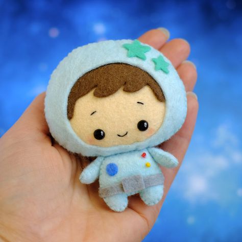 Space Ornaments, Astronaut Embroidery, Toy Spaceship, Svg Patterns, Diy Solar System, Felt Toys Diy, Mermaid Toys, Felt Toys Patterns, Space Toys