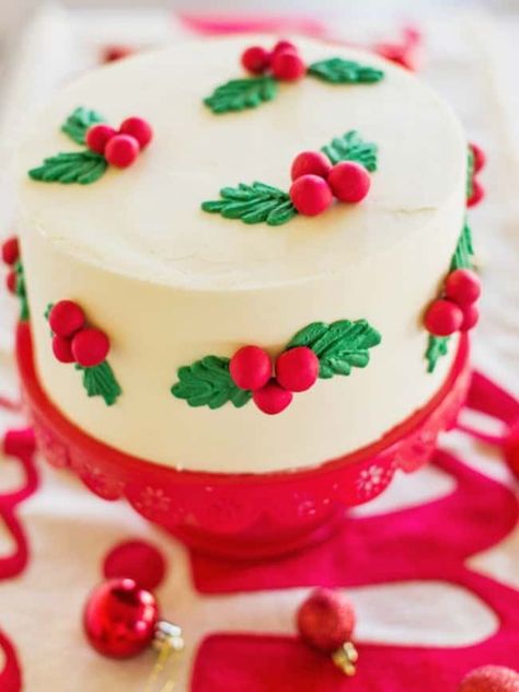 The 11 Best Christmas Cake Ideas  The Eleven Best Winter Torte, Key Lime Desserts, Valentines Recipes Desserts, Christmas Cakes Easy, Christmas Cake Designs, Christmas Cake Decorations, Xmas Cake, Valentine Desserts, Christmas Cupcakes