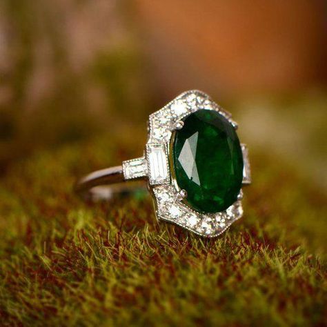 emerald royal wedding idea - vintage oval engagement ring #weddingring #engagementrings Vintage Oval Engagement Rings, Antique Engagement Ring, Fabulous Wedding, Oval Engagement, Emerald Engagement, Wedding Rings Unique, Wedding Rings Vintage, Engagement Rings Oval, Emerald Engagement Ring