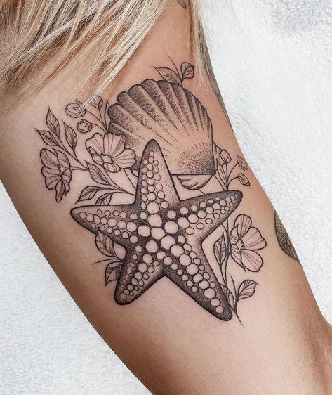 Tropisches Tattoo, Ocean Sleeve Tattoos, Starfish Tattoo, Seashell Tattoos, Turtle Tattoo Designs, Shell Tattoos, Muster Tattoos, Ocean Tattoos, Tatuaje A Color