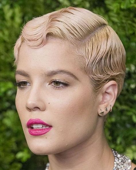 Pixie Haircuts For Fine Hair, Halsey Hair, Pixie Haircut Fine Hair, Pixie Haircut Styles, Finger Wave Hair, Haircut Styles For Women, Amazing Hairstyles, Finger Waves, Bob Hairstyles For Fine Hair