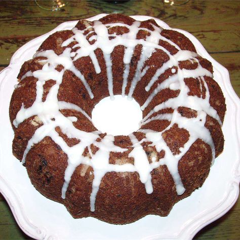 Festive Prune Cake Prune Juice Recipes, Baking Kitchen Ideas, Prune Bread, Brandy Cake, French Toast Baked, Prune Cake, Prune Recipes, Prune Juice, Pickwick Papers