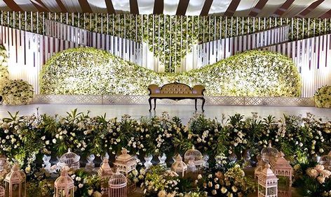 Grand Wedding Stage Decorations Indian, Big Stage Decorations Wedding, Grand Reception Stage Decor, Grand Wedding Decorations, Grand Wedding Stage Decorations, Stage Decor Ideas, Vidhi Mandap, Decoration Stage, Reception Stage