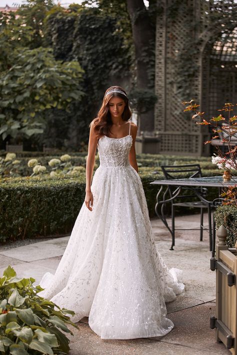 Jesus Wedding, A Line Ball Gown, Bridal Showroom, Handmade Wedding Dresses, Wedding Inspirasi, Bride Fashion, Pretty Wedding Dresses, Cute Wedding Dress, Wedding 2025